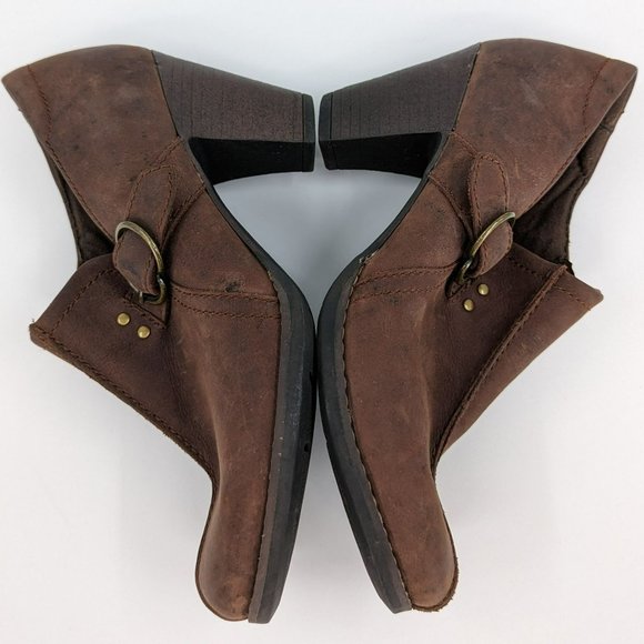 Clarks Carlisle Booties 7 Cafe Brown Oily Leather Side Zip Buckle Accent Heeled - Picture 9 of 13